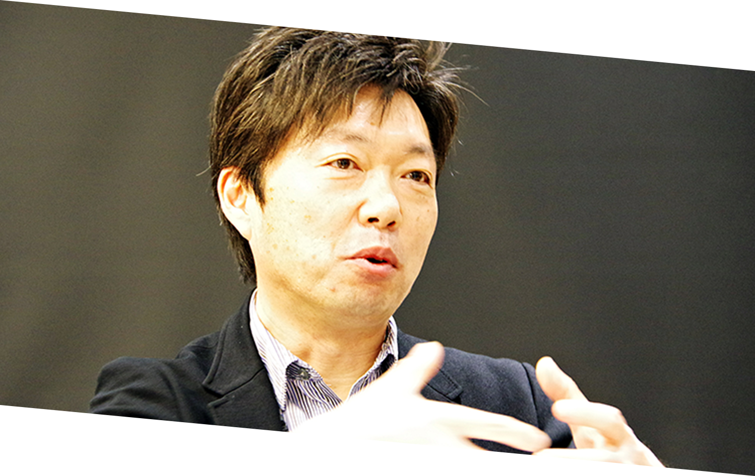 インタビューの冒頭、「名刺を忘れたので、私の分はエアーでお願いします（笑）」などと気さくな一面を見せた中山氏。その一方でクルマの話になると真剣な眼差しになり、ロードスターへの熱い想いを語ってくれた。