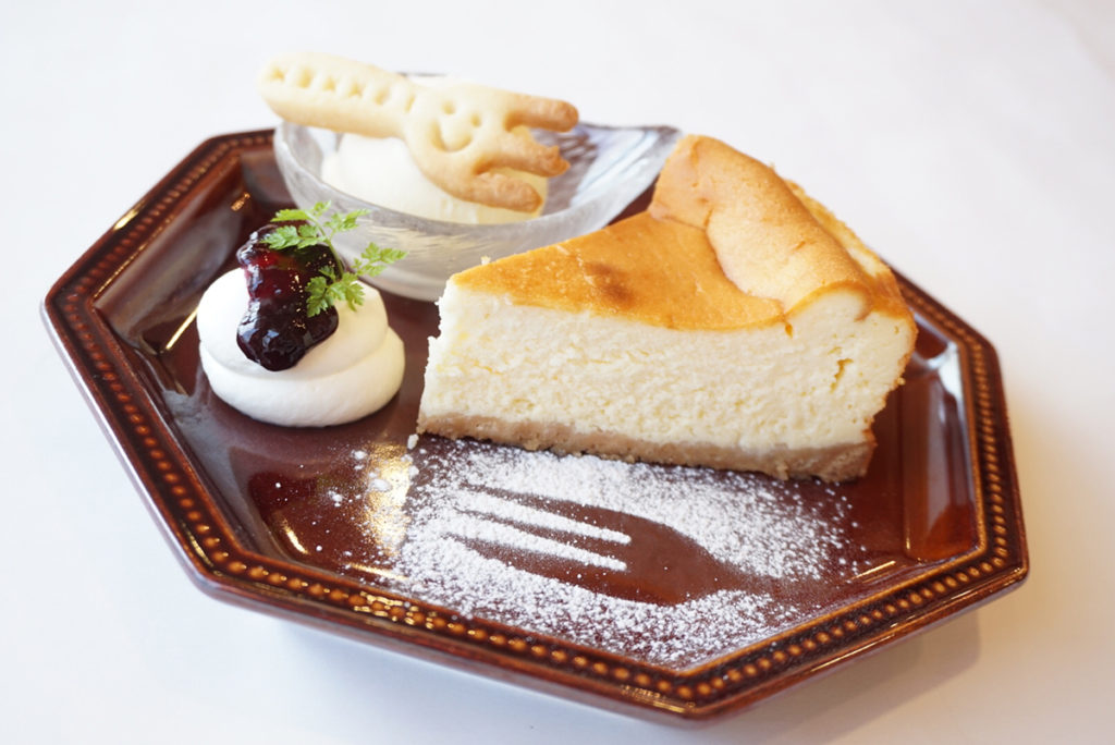 淡路島プレミアムチーズケーキ」ドリンクセット(800円)