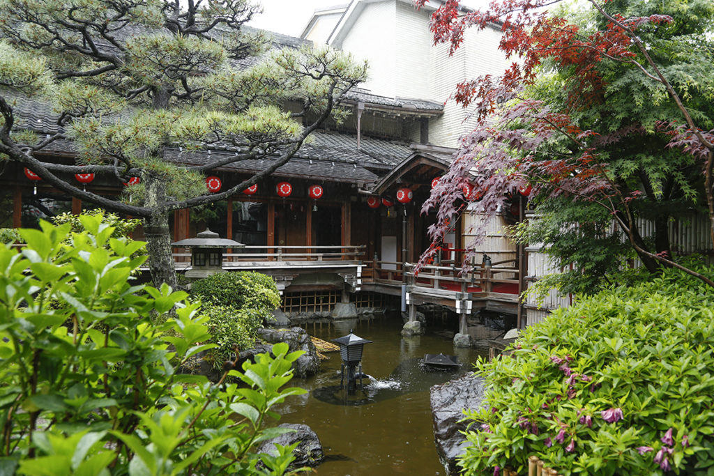 庭園越しに見た劇場