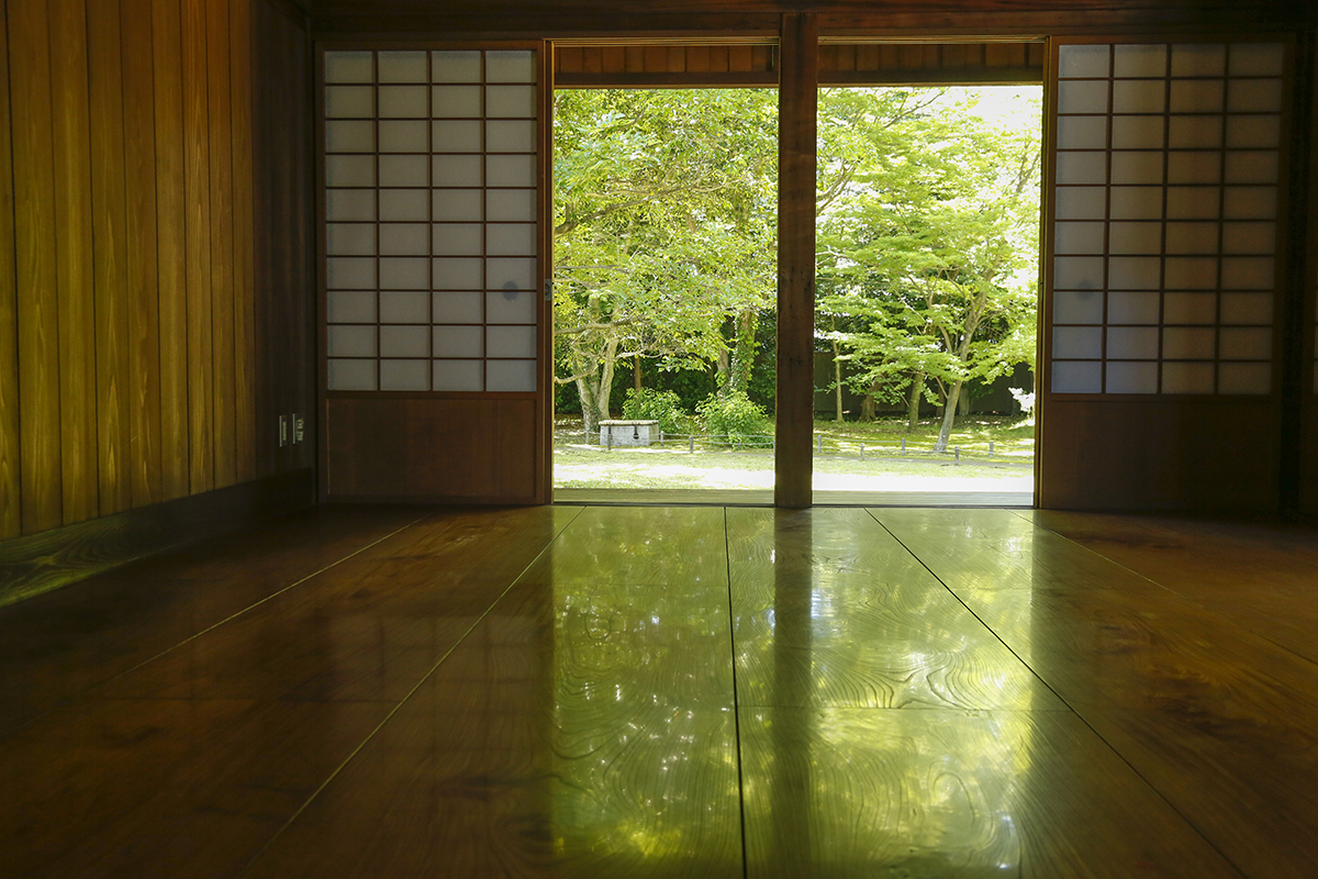 床板に鮮やかな緑が映る「床みどり」 閑院宮邸跡は月曜・年末年始を除き通年一般開放されています。