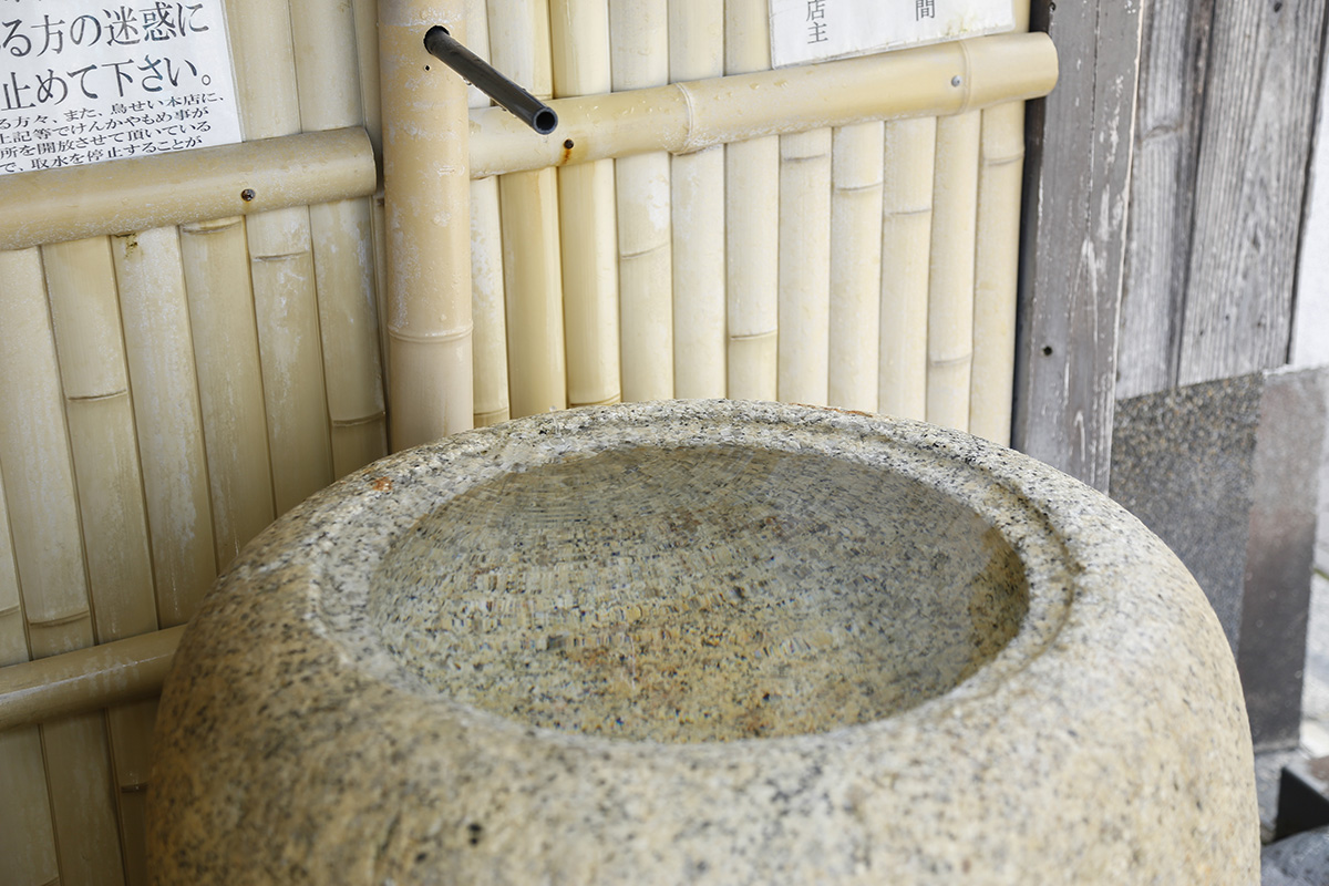 まちを潤す清らかな湧き水