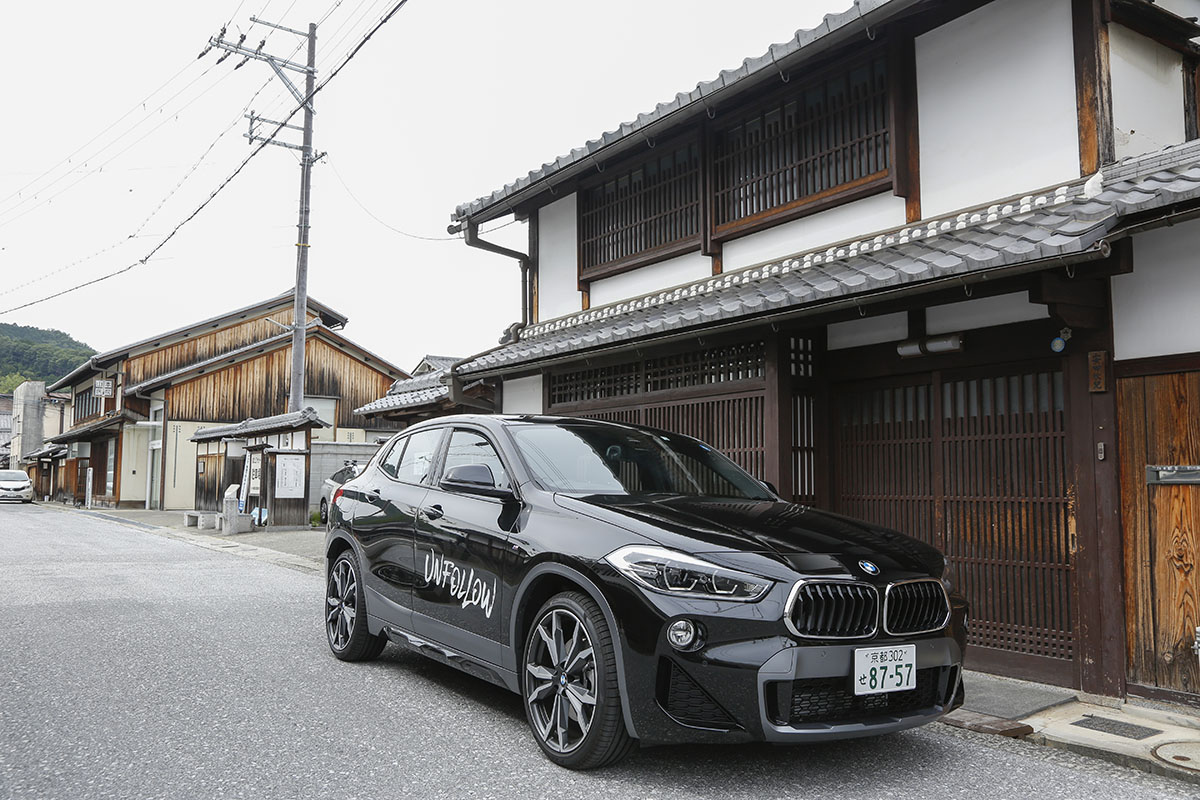 ゆっくりと車を走らせて街並みを楽しむ