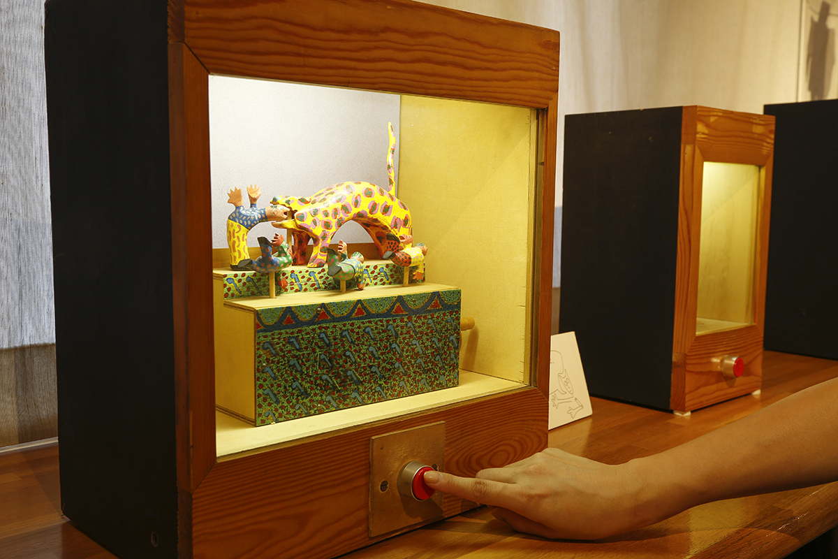 自分で動かせるからくり人形も多数展示しています