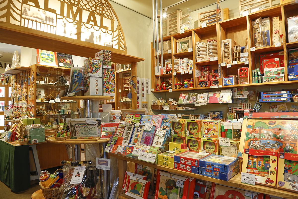 色とりどりの玩具は見ているだけでも楽しくなります