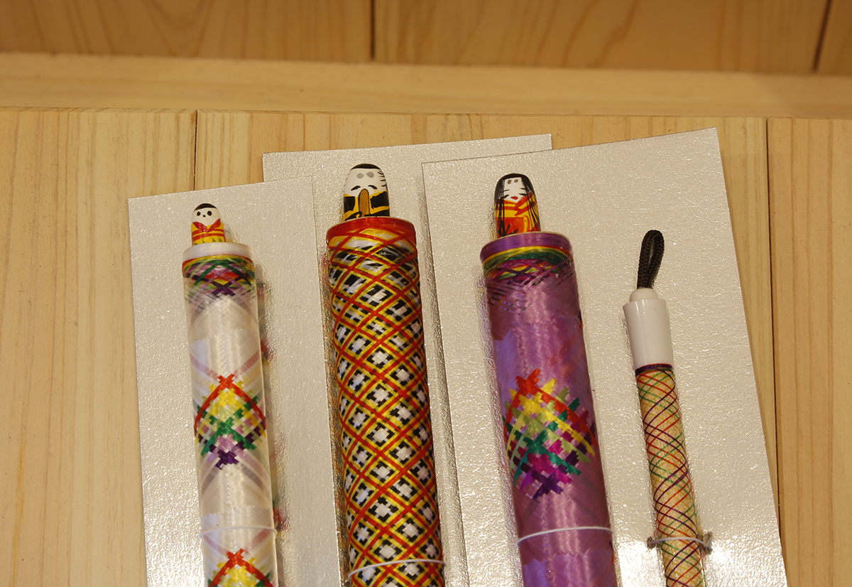 写真左の子どもの人形のほかに、大筆には殿や姫の人形が出てくるものも