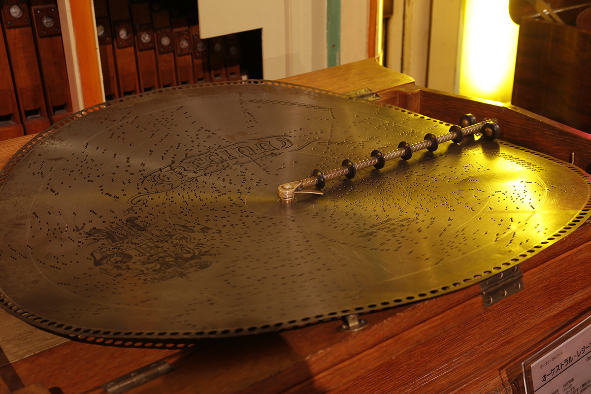 1900年頃にアメリカで製作されたディスク・オルゴール「オーケストラる・レジーナ6型」