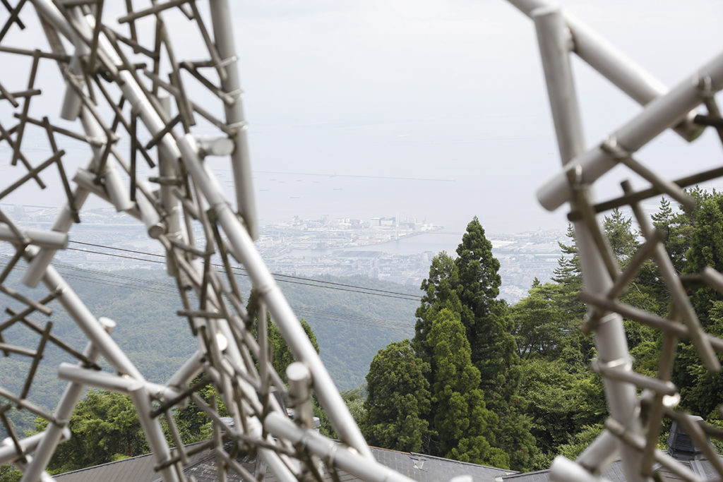 「枝葉」によって切り取られた風景は一味違った趣きがあります