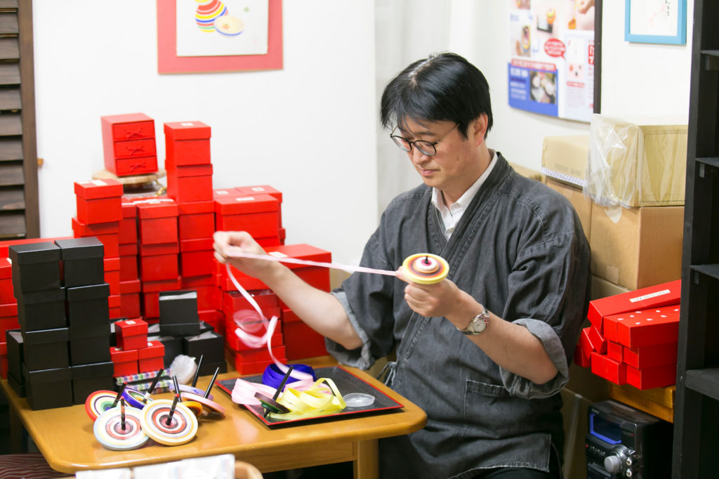 京こま雀休　三代目の中村佳之さん