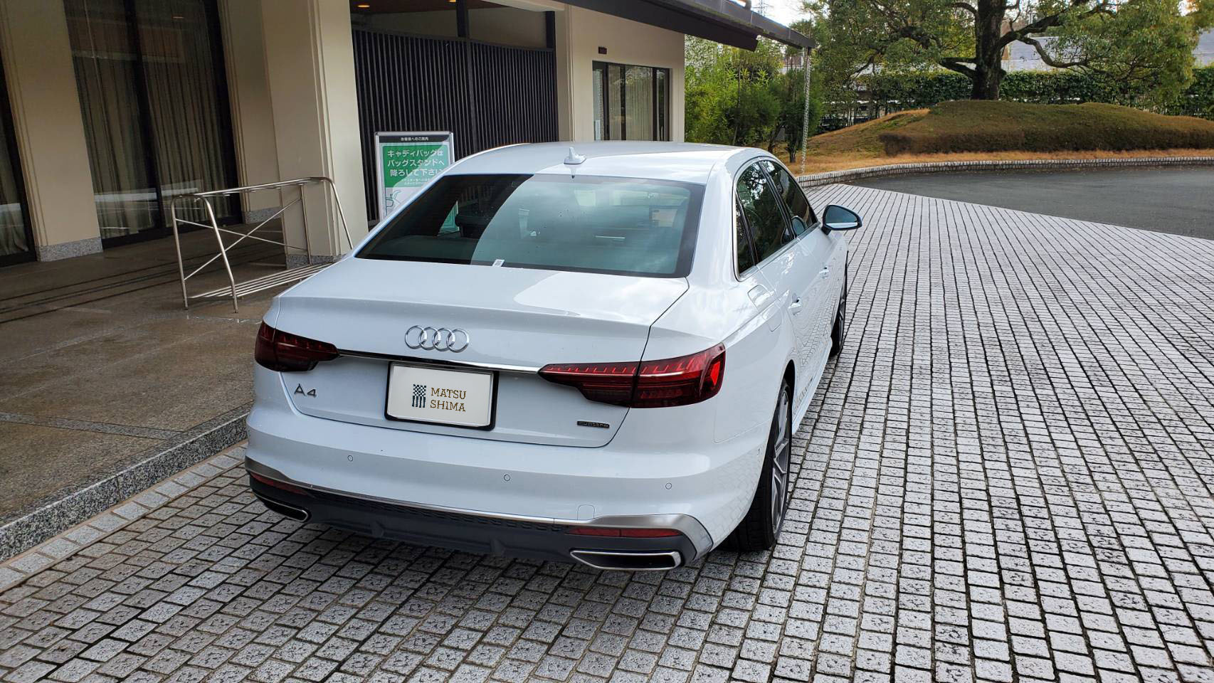 Audi A4　背面