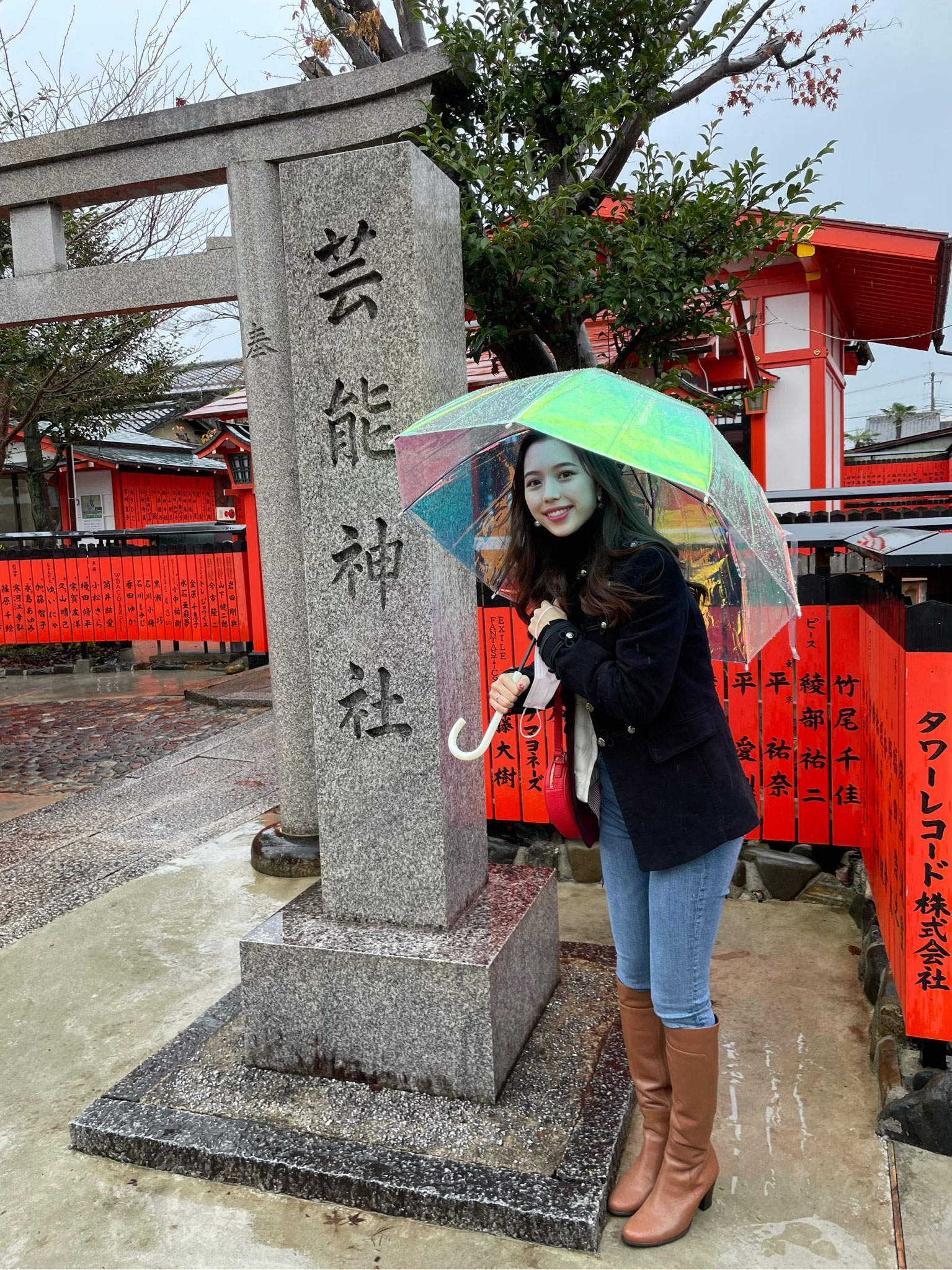 参拝された芸能人の名前が書かれてる